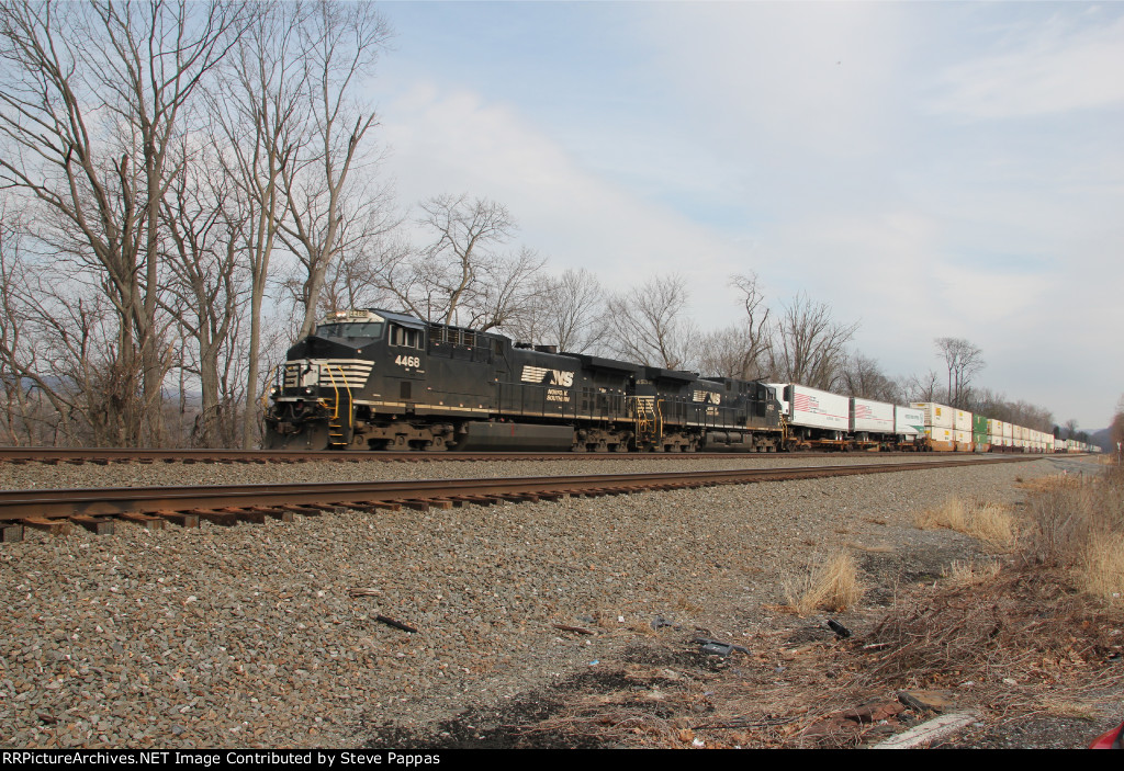 NS 4468 and 4532 lead train 29G